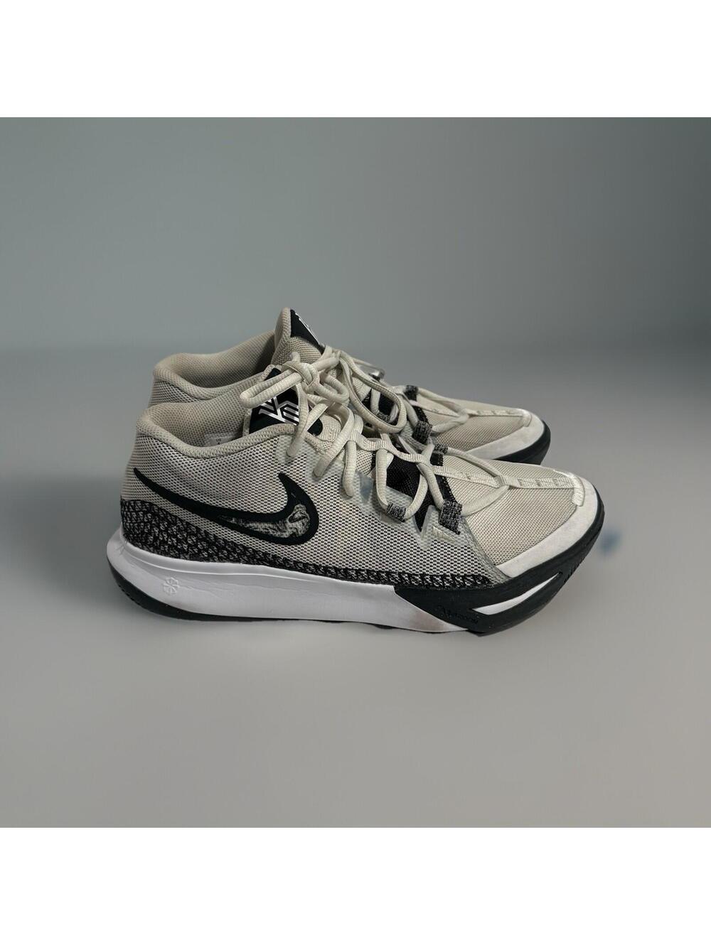 Size 8 - Nike Kyrie Flytrap 6 White Black